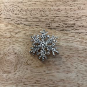 Snowflake crystal brooches ❄️